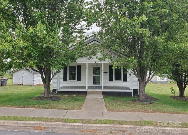 Property at 301 E 11th St, Kannapolis, NC 28083, 2 beds, 1 bath
