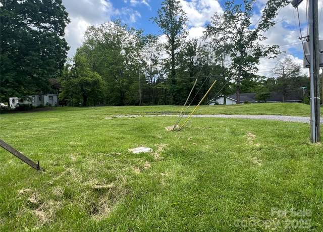 Property at 303 Chadwick Ave, Hendersonville, NC 28792