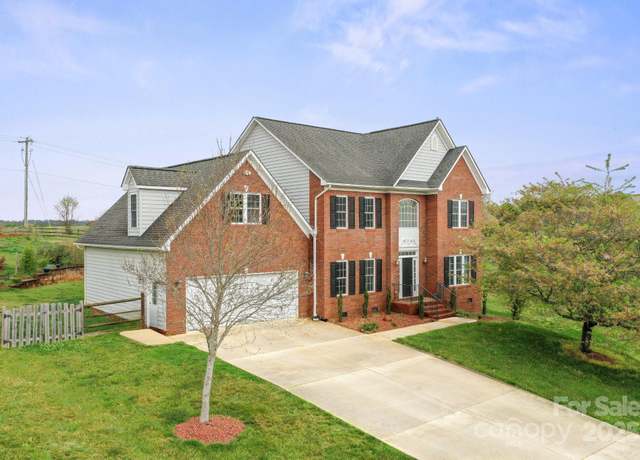 Property at 1919 46th Avenue Dr NE #46, Hickory, NC 28601, 3 beds, 2.5 baths