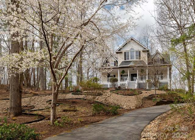 Property at 1400 Rambling Oaks Trl, Hendersonville, NC 28739, 3 beds, 3 baths