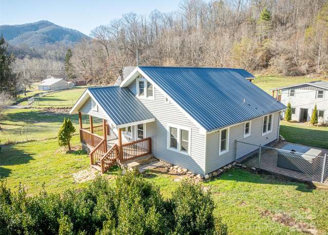Property at 31 Black Branch Rd, Canton, NC 28716, 3 beds, 1.5 baths