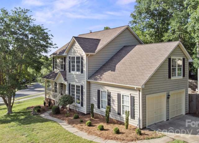 Property at 6210 Skyline Dr, Charlotte, NC 28269, 4 beds, 2.5 baths