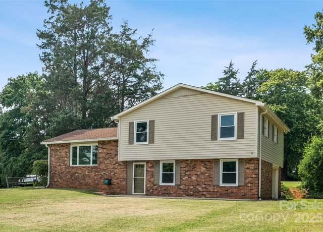 Property at 4980 Murray Rd, Winston Salem, NC 27106, 3 beds, 2 baths