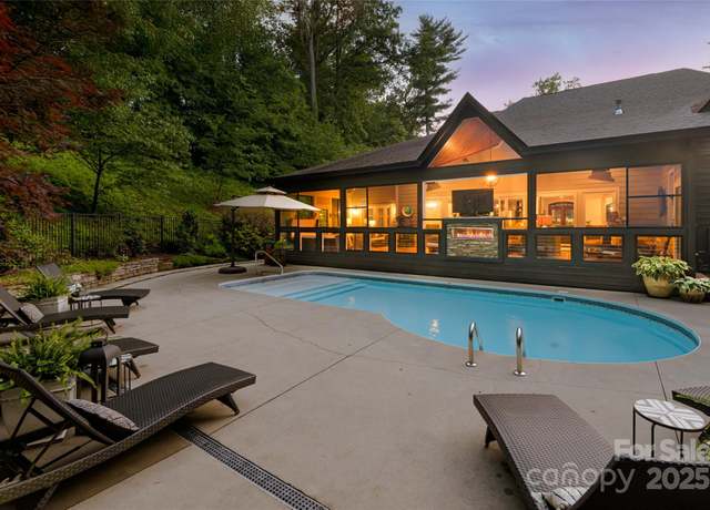 Property at 300 White Pine Dr, Hendersonville, NC 28739, 4 beds, 4.5 baths