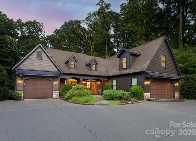 Property at 300 White Pine Dr, Hendersonville, NC 28739, 4 beds, 4.5 baths