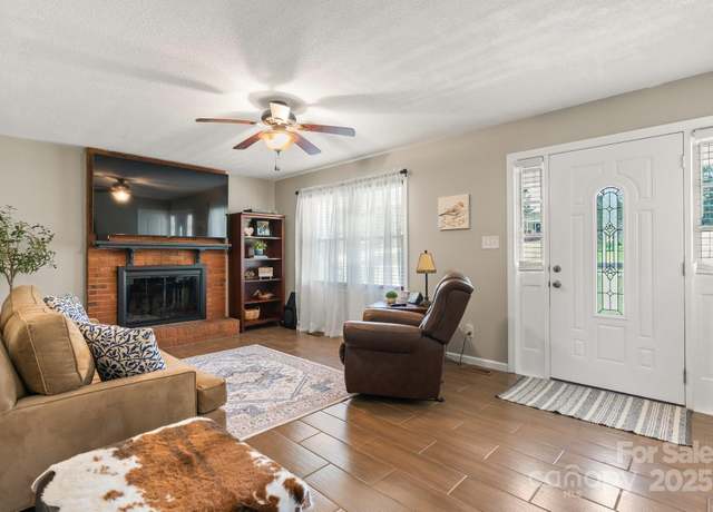 Property at 100 Pinecrest Ct, Taylorsville, NC 28681, 3 beds, 2 baths