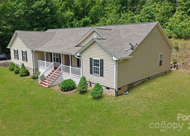 Property at 207 Lakeview Dr, Marion, NC 28752, 3 beds, 2 baths