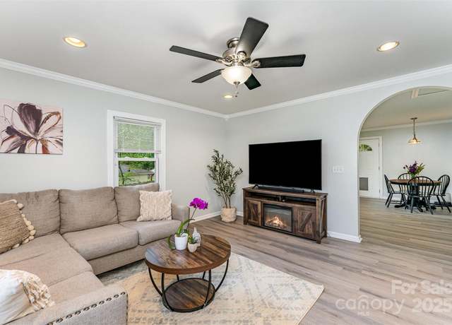 Property at 910 W A St, Kannapolis, NC 28081, 2 beds, 1.5 baths
