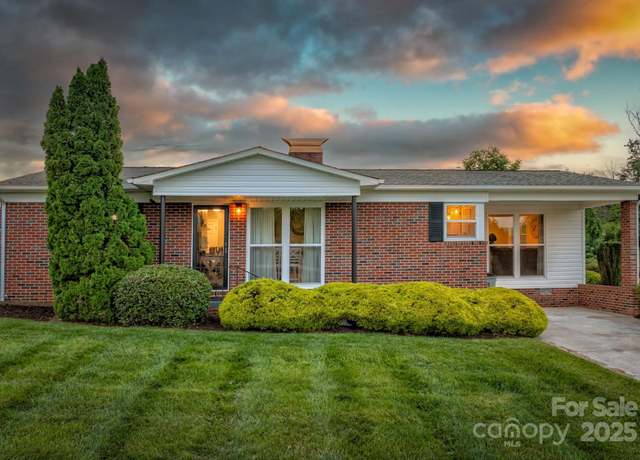 Property at 112 Meadowview Pl, Lenoir, NC 28645, 3 beds, 2 baths