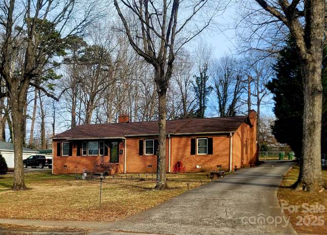 Property at 308 N Hawthorne St, Mount Holly, NC 28120, 4 beds, 2.5 baths