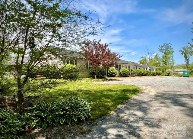 Property at 1754 Meadowbrook Ter, Hendersonville, NC 28791, 12 beds, 8 baths