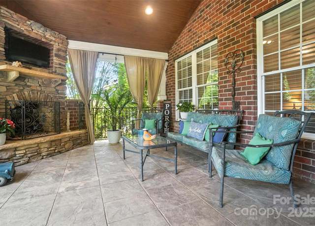 Property at 5916 Four Wood Dr, Matthews, NC 28104, 5 beds, 3.5 baths