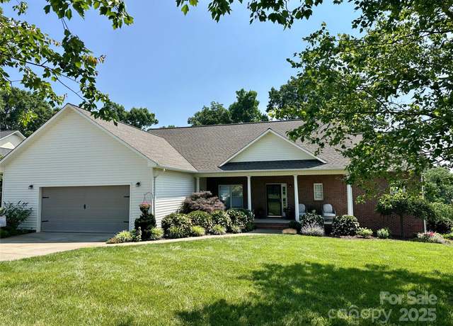 Property at 4628 Plantation Dr, Morganton, NC 28655, 3 beds, 2 baths