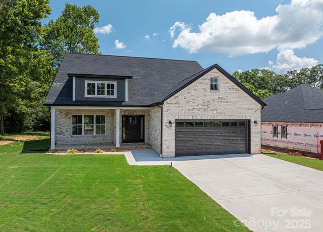 Property at 1337 20th Ave NE, Hickory, NC 28601, 4 beds, 2.5 baths