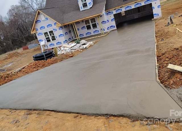 Property at 184 Maplewood Ln, Taylorsville, NC 28681, 3 beds, 2.5 baths