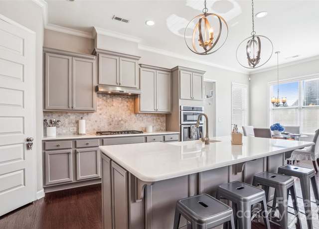 Property at 15402 Country Lake Dr, Pineville, NC 28134, 5 beds, 5 baths
