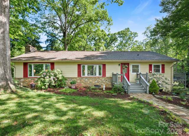 Property at 52 Fairway Dr, Asheville, NC 28805, 3 beds, 2 baths