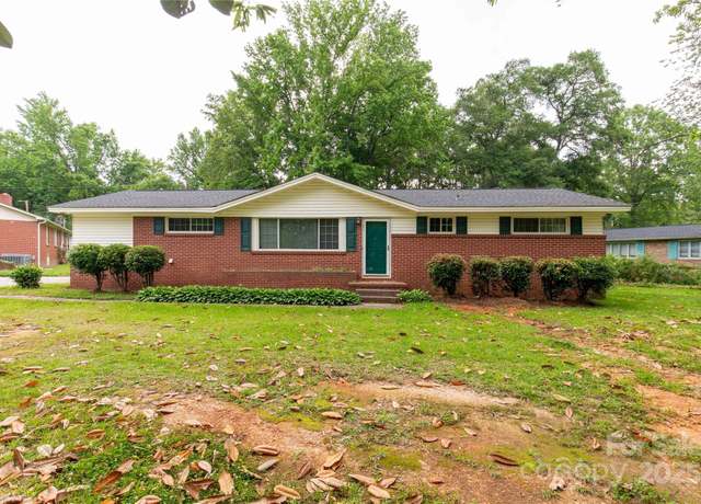 Property at 405 N Woodland Dr, Lancaster, SC 29720, 2 beds, 1.5 baths