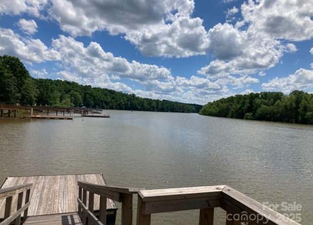 Property at 1300 Riverview Blvd, Lexington, NC 27292, 2 beds, 2.5 baths