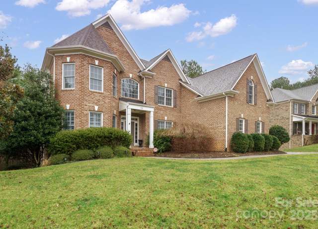 Property at 722 Fairway Point Dr, Fort Mill, SC 29708, 5 beds, 4.5 baths