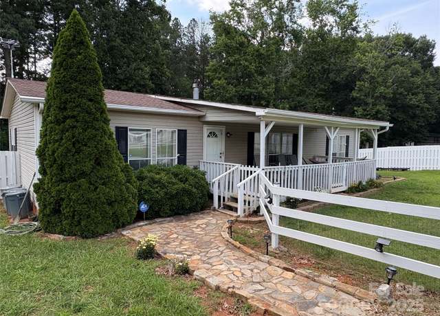 Property at 7010 Executive Cir, Denver, NC 28037, 3 beds, 2 baths