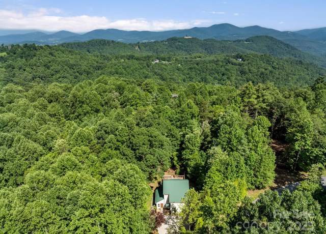 Property at 157 Shadow Run Rd, Hendersonville, NC 28792, 2 beds, 1.5 baths