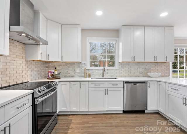 Property at 122 Lansdowne Rd, Charlotte, NC 28270, 4 beds, 3.5 baths