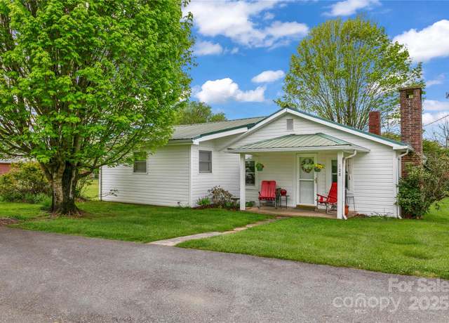 Property at 128 Summit Ave, Brevard, NC 28712, 3 beds, 1 bath