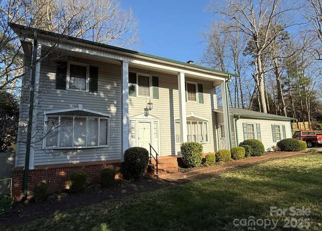 Property at 1968 12th Street Pl NE, Hickory, NC 28601, 3 beds, 2.5 baths