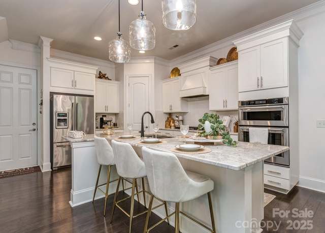 Property at 5130 Mount Clare Ln, Charlotte, NC 28210, 3 beds, 3.5 baths
