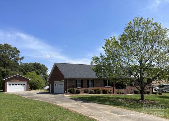 Property at 2515 Myra Ln, Lincolnton, NC 28092, 3 beds, 2.5 baths