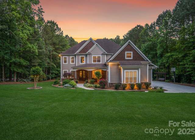 Property at 4877 River Hills Dr, Denver, NC 28037, 5 beds, 4 baths