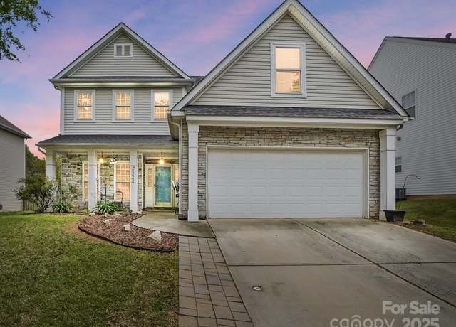 Property at 2324 Oakdale Creek Ln, Charlotte, NC 28216, 4 beds, 2.5 baths