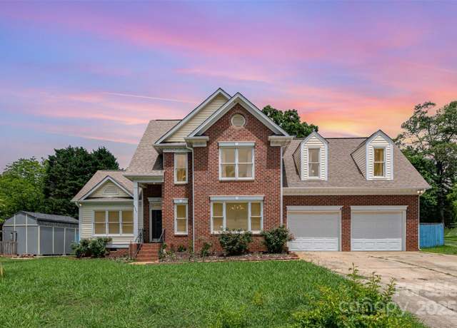 Property at 8429 Meadowcroft Ct, Charlotte, NC 28215, 4 beds, 2.5 baths