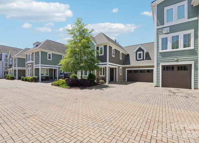 Property at 7908 Rea View Ct, Charlotte, NC 28226, 4 beds, 3.5 baths