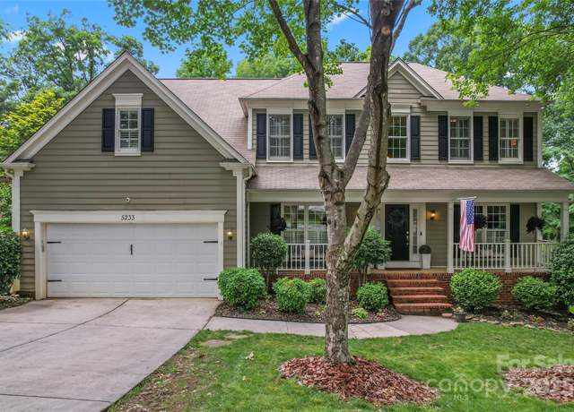 Property at 5233 Fairvista Dr, Charlotte, NC 28269, 5 beds, 2.5 baths