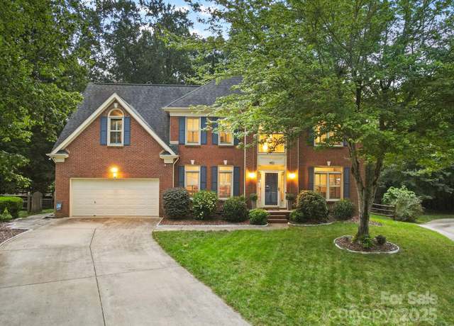 Property at 402 Clairview Ln, Matthews, NC 28105, 4 beds, 2.5 baths