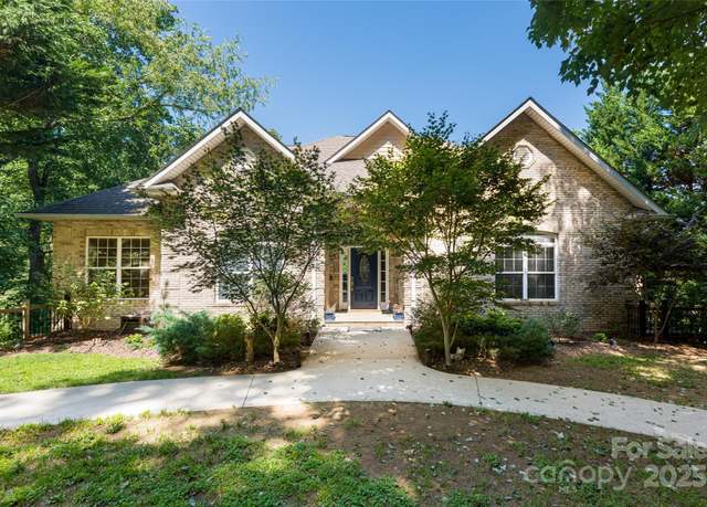 Property at 47 Timberwood Dr, Asheville, NC 28806, 4 beds, 3 baths