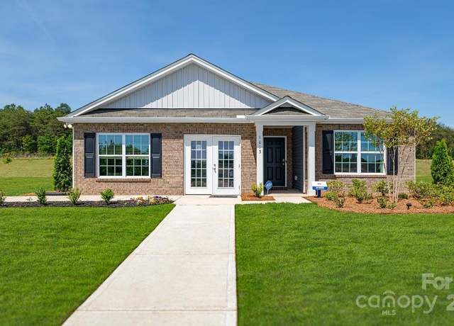 Property at 36 Wildbrook Dr, Waynesville, NC 28785, 3 beds, 2 baths