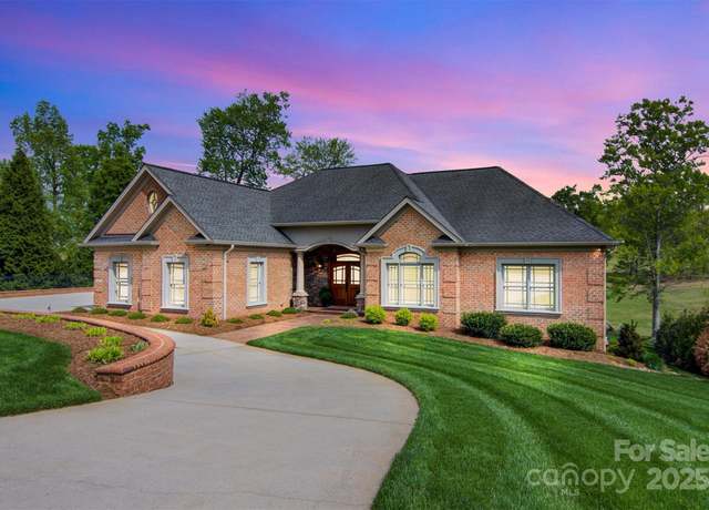 Property at 89 Wexford Pt, Hickory, NC 28601, 3 beds, 3.5 baths