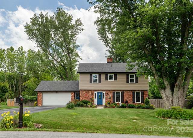 Property at 112 Underhill Rd, Hendersonville, NC 28792, 4 beds, 2.5 baths