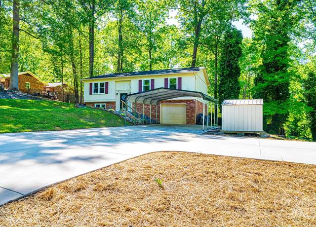 Property at 1018 Autumn Ln, Hickory, NC 28602, 3 beds, 2.5 baths