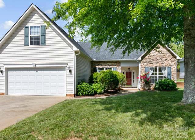 Property at 10 Summer Meadow Rd, Arden, NC 28704, 4 beds, 2 baths