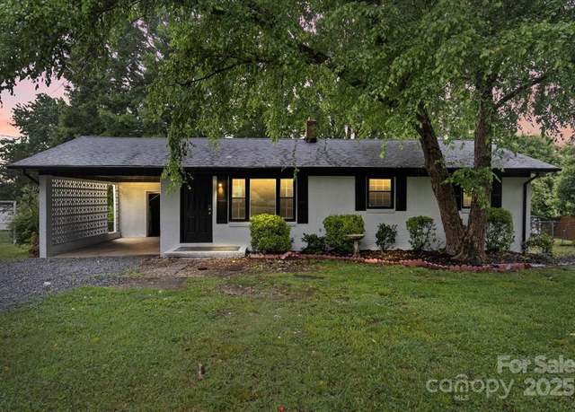 Property at 818 Stowe Ln, Gastonia, NC 28056, 3 beds, 1 bath