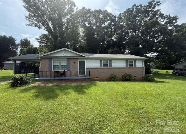 Property at 2131 24th St NE, Hickory, NC 28601, 3 beds, 1 bath