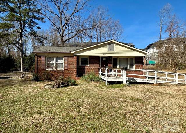 Property at 3520 Carlyle Dr, Charlotte, NC 28208, 3 beds, 1 bath