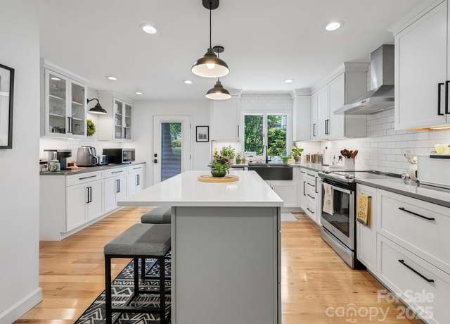 Property at 110 Aurora Dr, Asheville, NC 28805, 3 beds, 3 baths