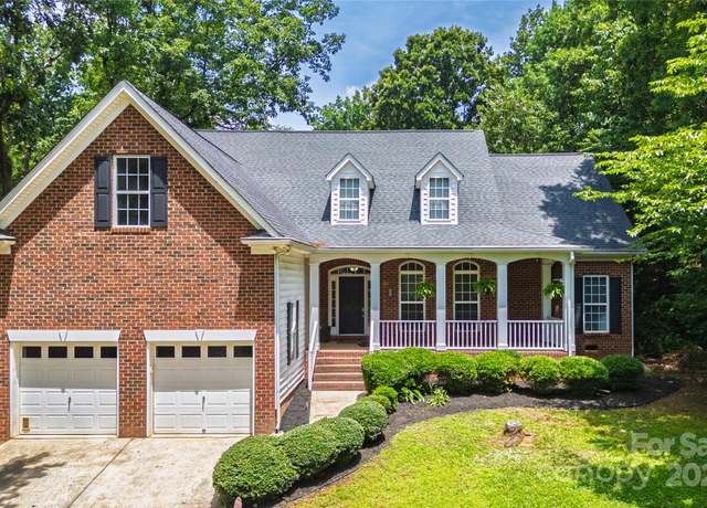 Property at 4605 Sarandon Ct, Charlotte, NC 28215, 3 beds, 2 baths