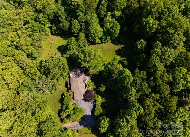 Property at 33 Deerhaven Ln, Asheville, NC 28803, 4 beds, 3.5 baths