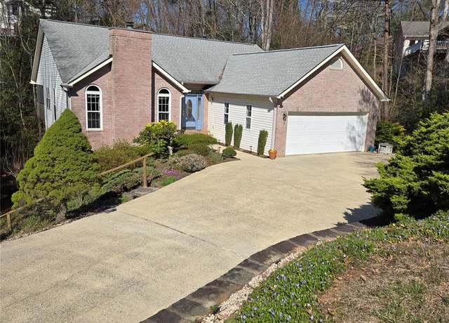 Property at 98 Eastmoor Dr, Asheville, NC 28805, 3 beds, 2 baths